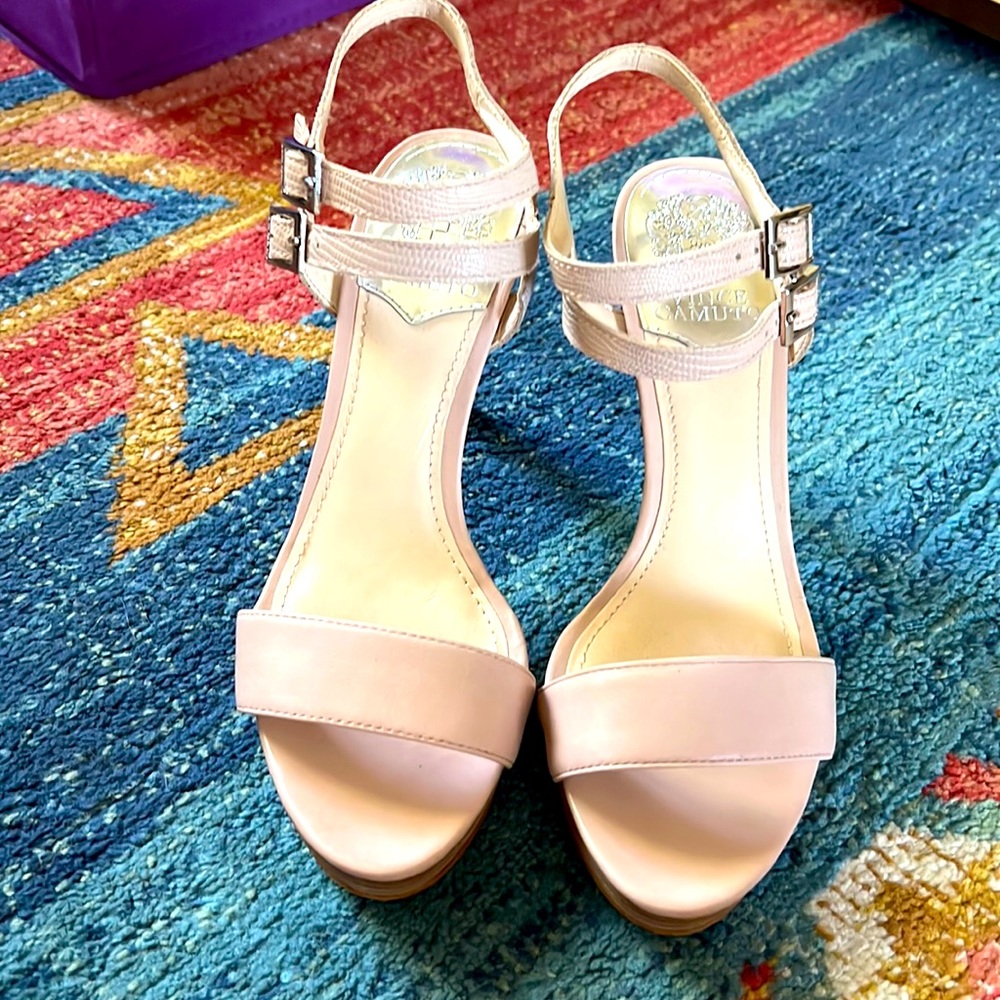 Vince Camuto nude heels. EUC.  Size 8